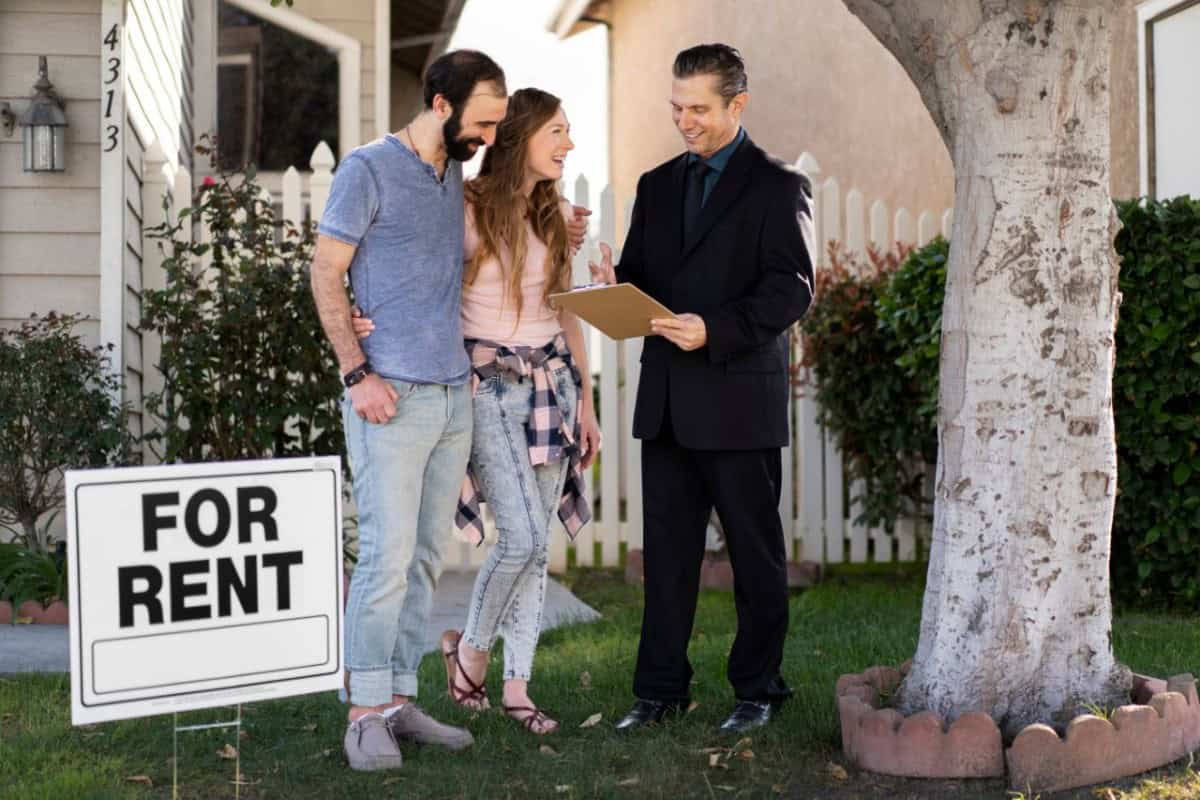 Top 10 Interview Questions to Ask Potential Tenants